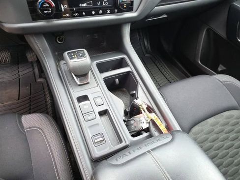 Used 2023 Nissan Pathfinder S FWD image 18