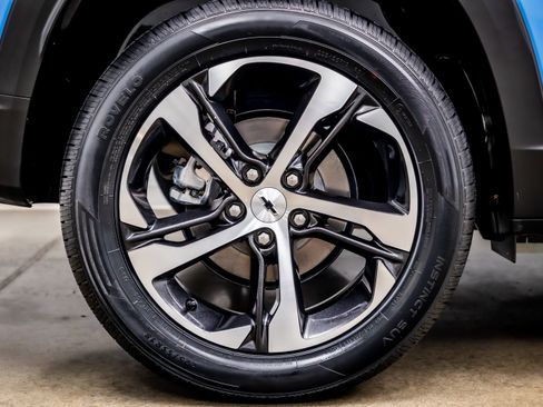 Used 2024 Chevrolet Trax RS FWD image 36
