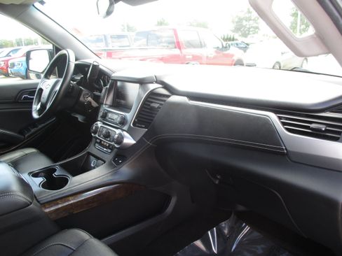 Used 2016 Chevrolet Suburban LT RWD image 38
