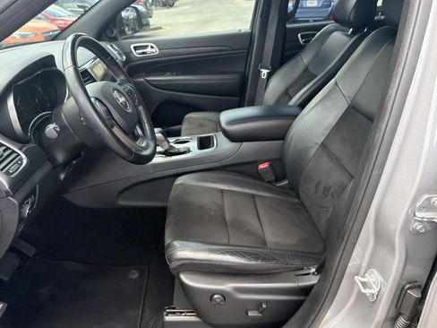 Used 2020 Jeep Grand Cherokee Altitude RWD image 9