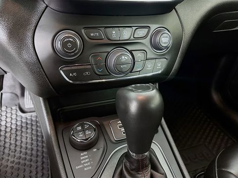 Used 2022 Jeep Cherokee Trailhawk w/ Sound & Nav Group image 19