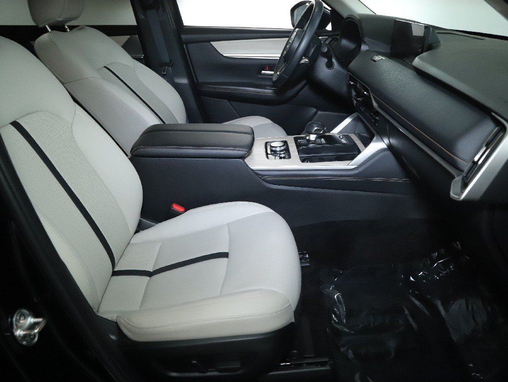 Used 2024 MAZDA CX-90 3.3 Turbo w/ Premium Package AWD/4WD image 37