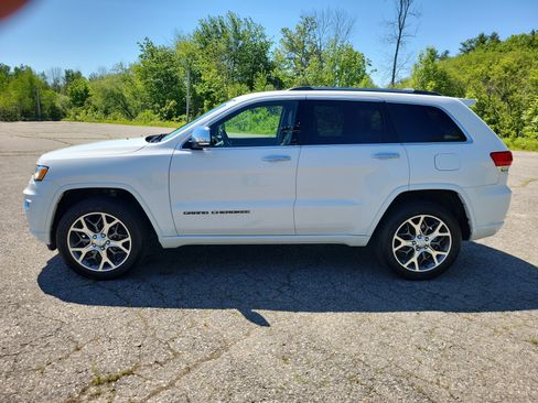 Used 2020 Jeep Grand Cherokee Overland AWD/4WD image 8