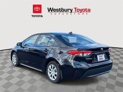 Used 2022 Toyota Corolla LE image 11