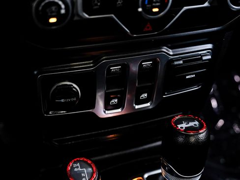 Used 2019 Jeep Wrangler Sport AWD/4WD image 21