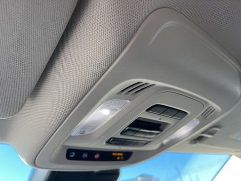 Used 2022 Buick Envision Avenir w/ Technology Package II image 27