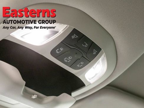 Used 2024 Chrysler Pacifica Touring-L FWD image 20