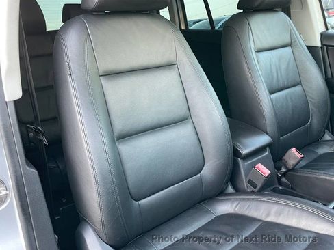 Used 2017 Volkswagen Tiguan Sport FWD image 17