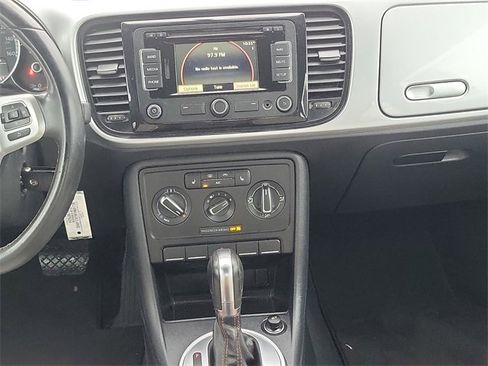 Used 2015 Volkswagen Beetle 1.8T Classic image 11