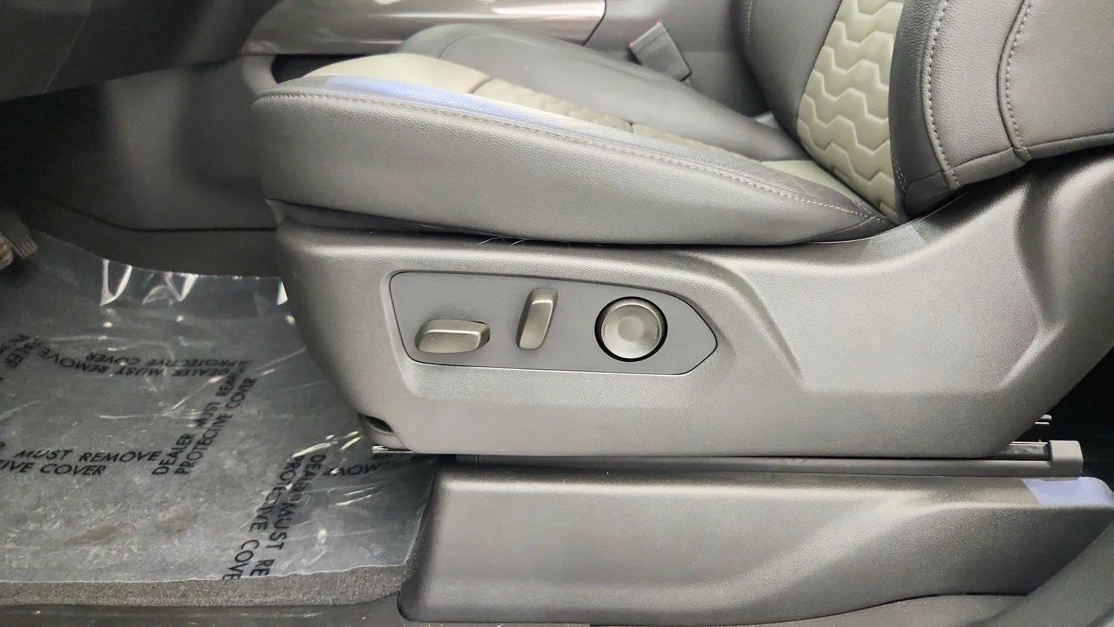 Used 2025 Chevrolet Silverado 1500 ZR2 AWD/4WD image 18