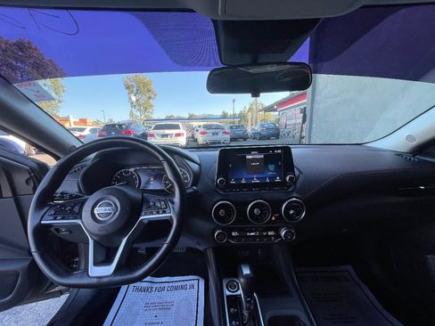Used 2022 Nissan Sentra SR w/ SR Premium Package FWD image 10