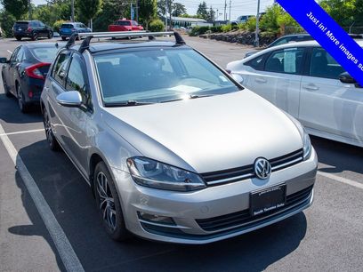 Used 2016 Volkswagen Golf SE w/ Lighting Package