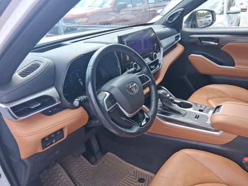 Used 2023 Toyota Highlander Platinum AWD/4WD image 9