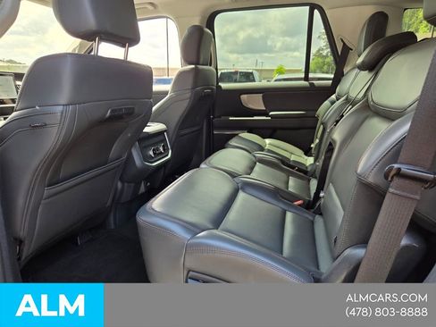 Used 2025 Ford Expedition Active AWD/4WD image 5