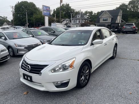 Used 2015 Nissan Altima 2.5 S w/ Sport Value Package FWD image 2