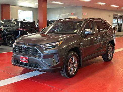 Certified 2022 Toyota RAV4 XLE w/ XLE Grade Weather Package AWD/4WD image 7