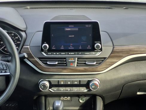 Used 2023 Nissan Altima 2.5 SV FWD image 9