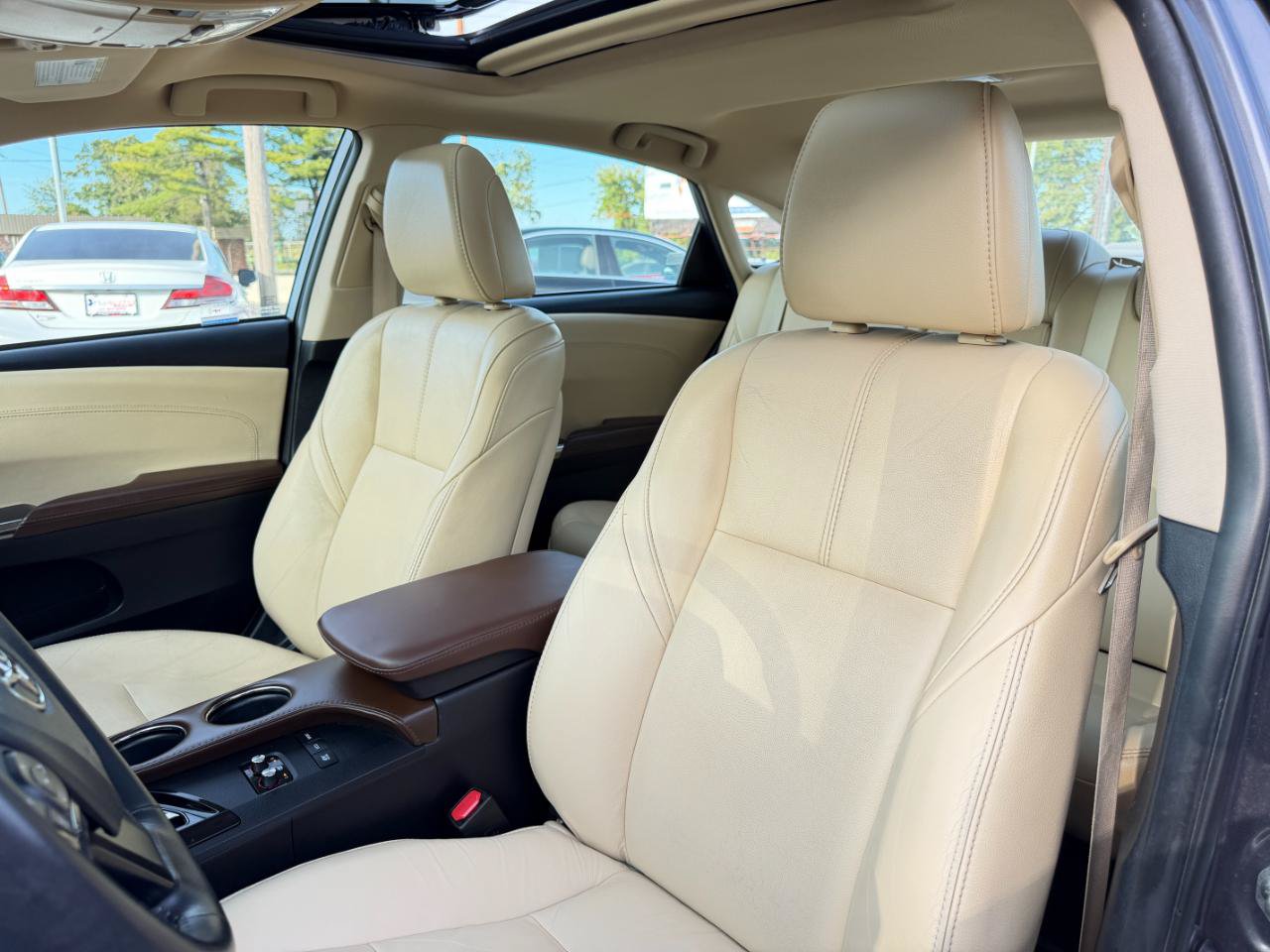 Used 2016 Toyota Avalon XLE Premium FWD image 12