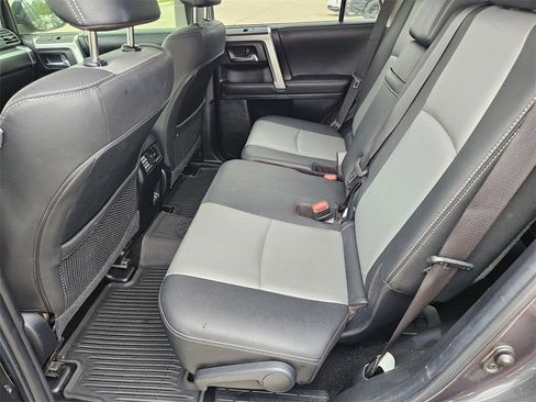 Used 2022 Toyota 4Runner SR5 Premium image 11