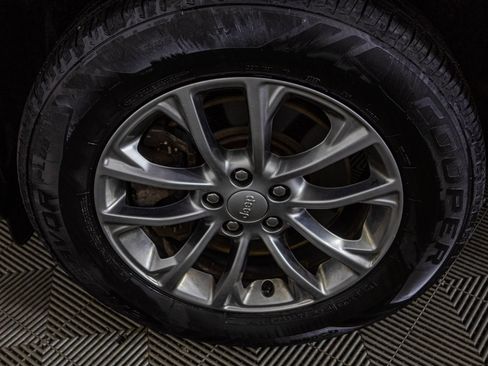 Used 2019 Jeep Cherokee Latitude Plus w/ Cold Weather Group image 46