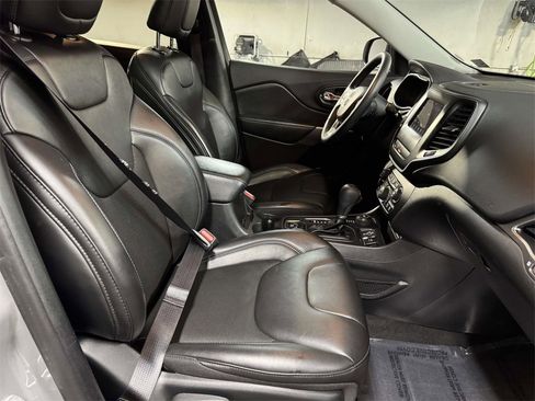 Used 2020 Jeep Cherokee Latitude Plus w/ Cold Weather Group image 18