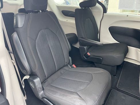 Used 2020 Chrysler Pacifica Touring w/ Cold Weather Group image 20