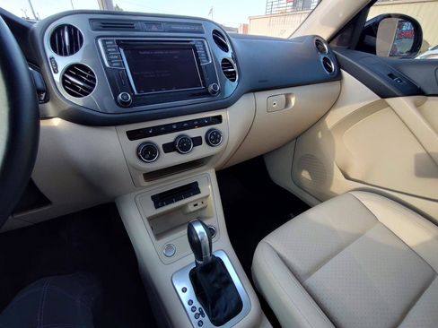 Used 2016 Volkswagen Tiguan SE FWD image 18