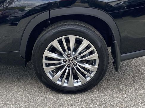 Used 2026 Toyota Highlander Platinum image 8