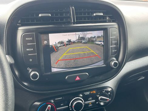 Used 2025 Kia Soul LX w/ LX Technology Package image 17