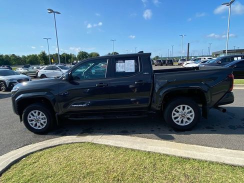 Used 2025 Toyota Tacoma SR5 AWD/4WD image 4