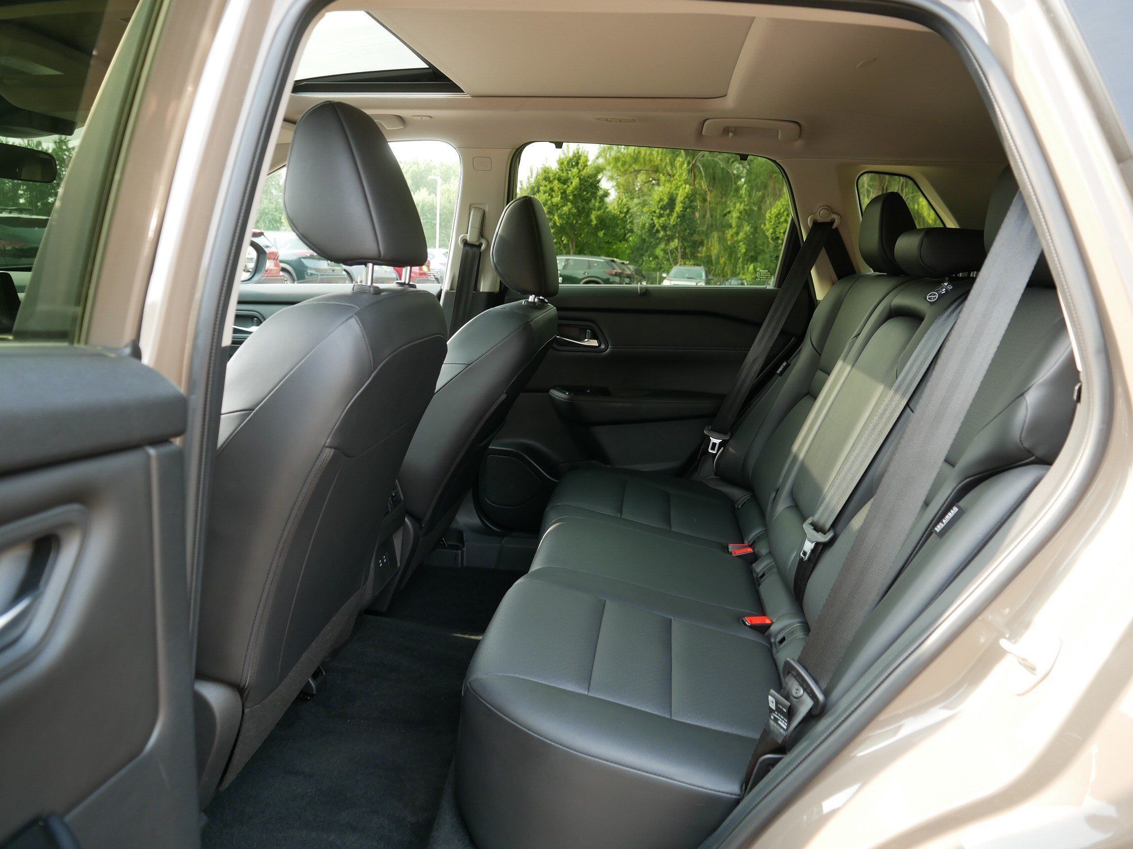 Certified 2024 Nissan Rogue SV w/ SV Premium Package AWD/4WD image 36