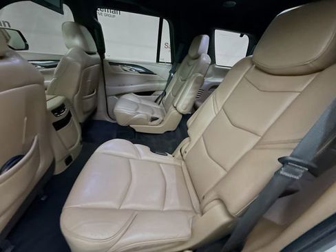 Used 2020 Cadillac Escalade Platinum image 28