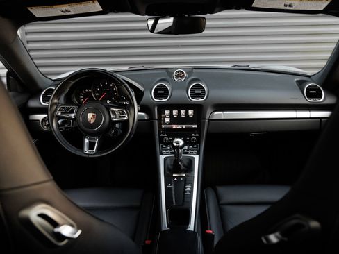 Certified 2025 Porsche 718 Cayman RWD image 17