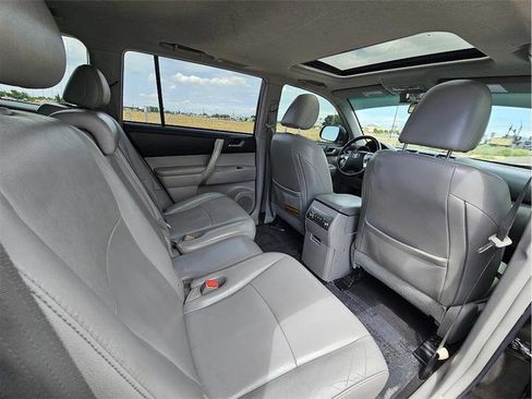Used 2012 Toyota Highlander SE w/ Tow Pkg AWD/4WD image 17