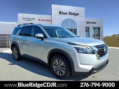 Used 2025 Nissan Pathfinder SV