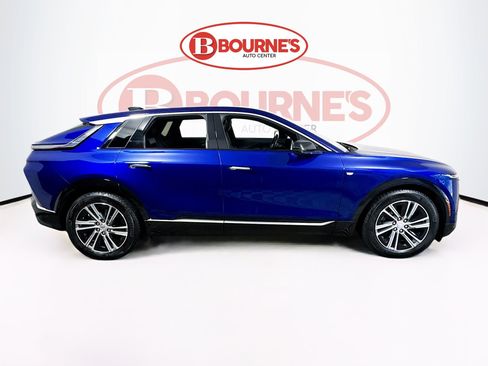 Used 2024 Cadillac Lyriq Luxury AWD/4WD image 13