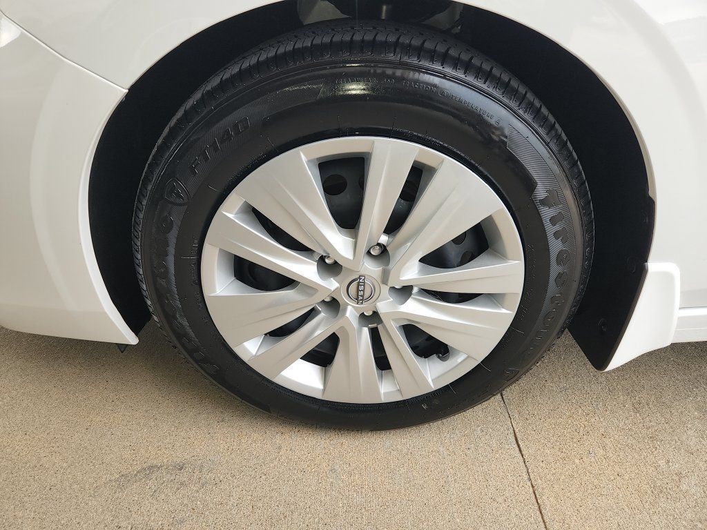 Certified 2025 Nissan Sentra S FWD image 30