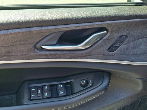 Used 2025 Jeep Grand Cherokee Limited w/ Luxury Tech Group II AWD/4WD image 10