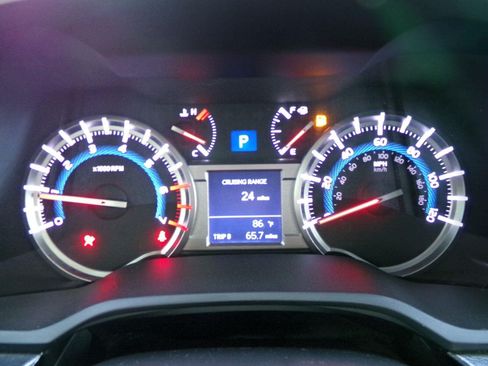Used 2018 Toyota 4Runner SR5 RWD image 7