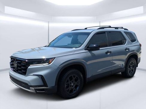 Used 2024 Honda Pilot TrailSport image 7