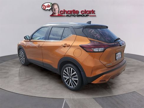 Used 2021 Nissan Kicks SV image 3