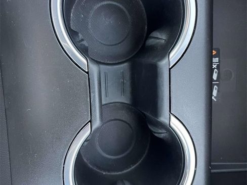 Used 2024 GMC Yukon XL SLT w/ SLT Luxury Package image 25