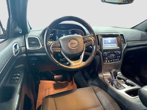 Used 2020 Jeep Grand Cherokee Laredo image 21