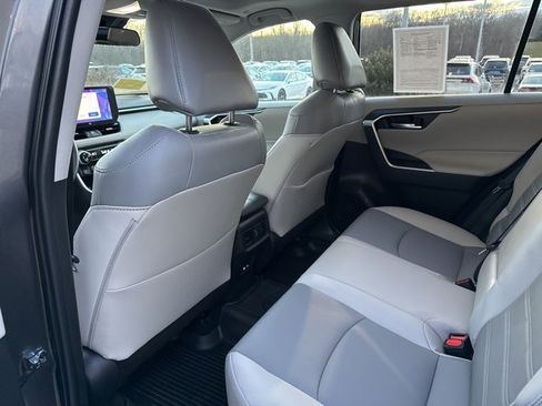 Used 2023 Toyota RAV4 XLE Premium image 25