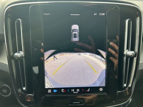 Certified 2025 Volvo XC40 B5 Core image 22