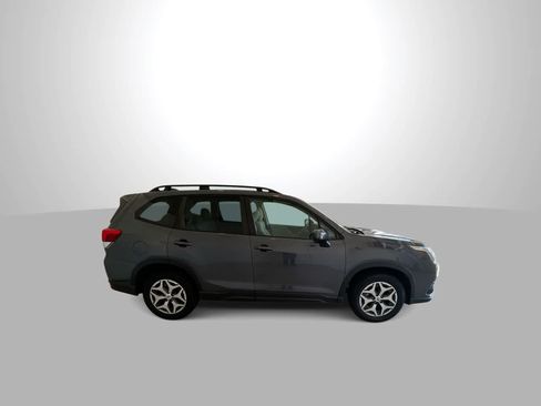 Used 2022 Subaru Forester Premium AWD/4WD image 9