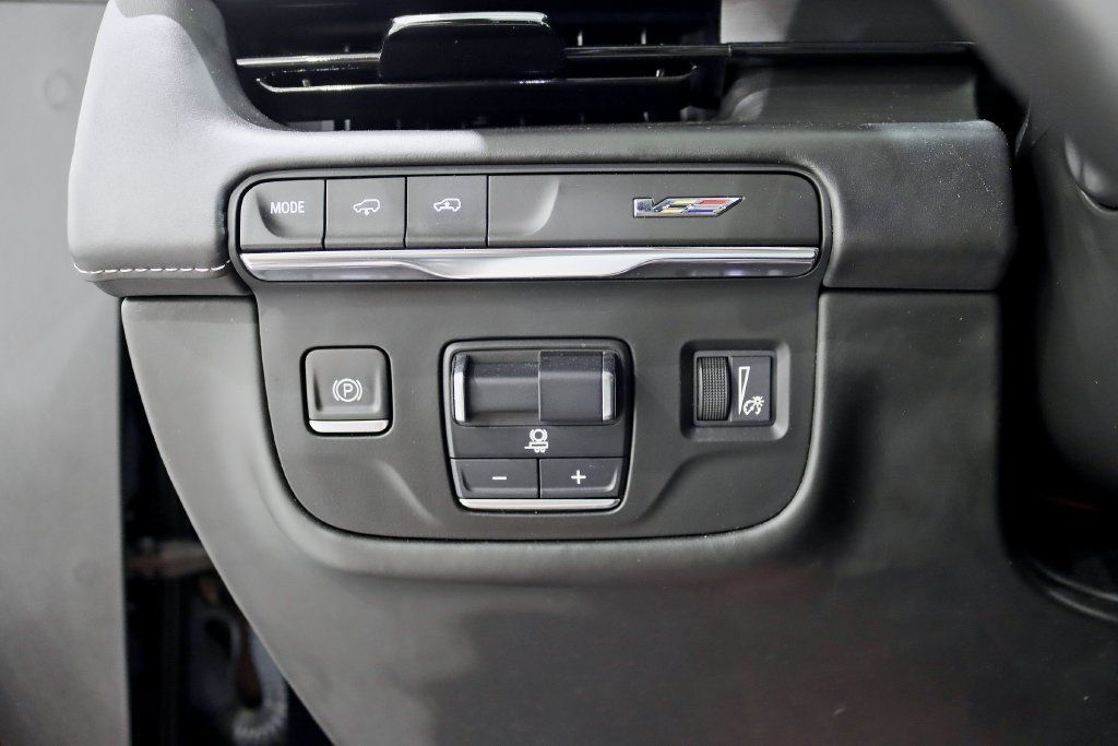 Used 2023 Cadillac Escalade V AWD/4WD image 16