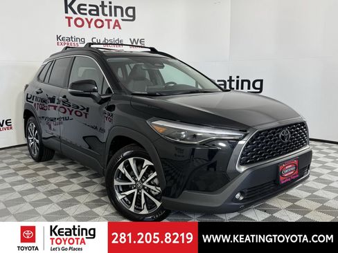 Certified 2025 Toyota Corolla Cross XLE image 3