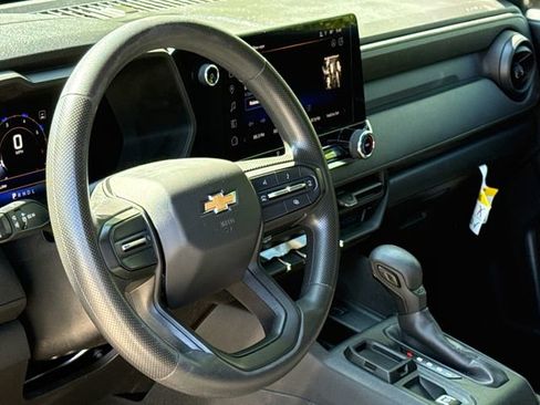 Used 2023 Chevrolet Colorado W/T image 17