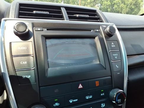 Used 2015 Toyota Camry LE FWD image 18